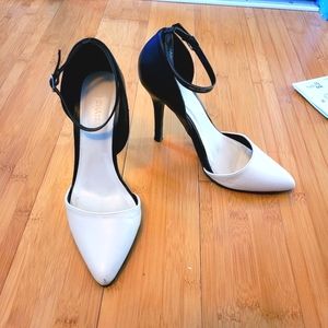 Cream & Black Le Chateau Women's Pumps